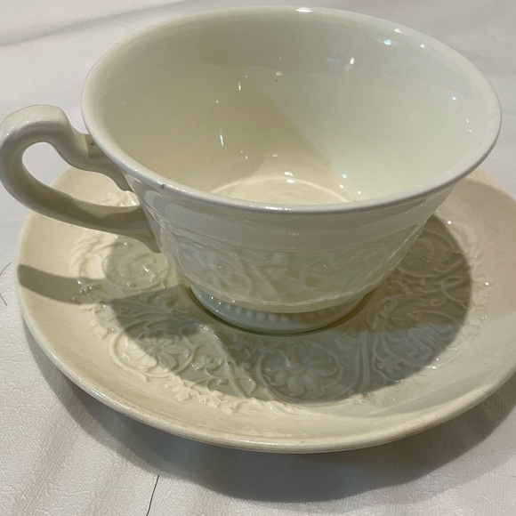 Vintage Wedgwood Patrician Cup & Saucer Embossed Made in England - Picture 13 of 16